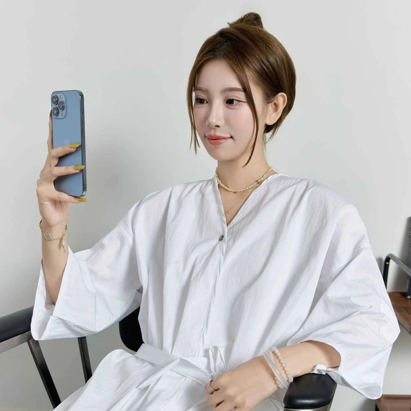 

Buckled Guest Robe For Hair Salon Hairdressing Gown Hairdresser Apron Barber Hair Dye Clothing Barbershop Haircutting Cape Y1006