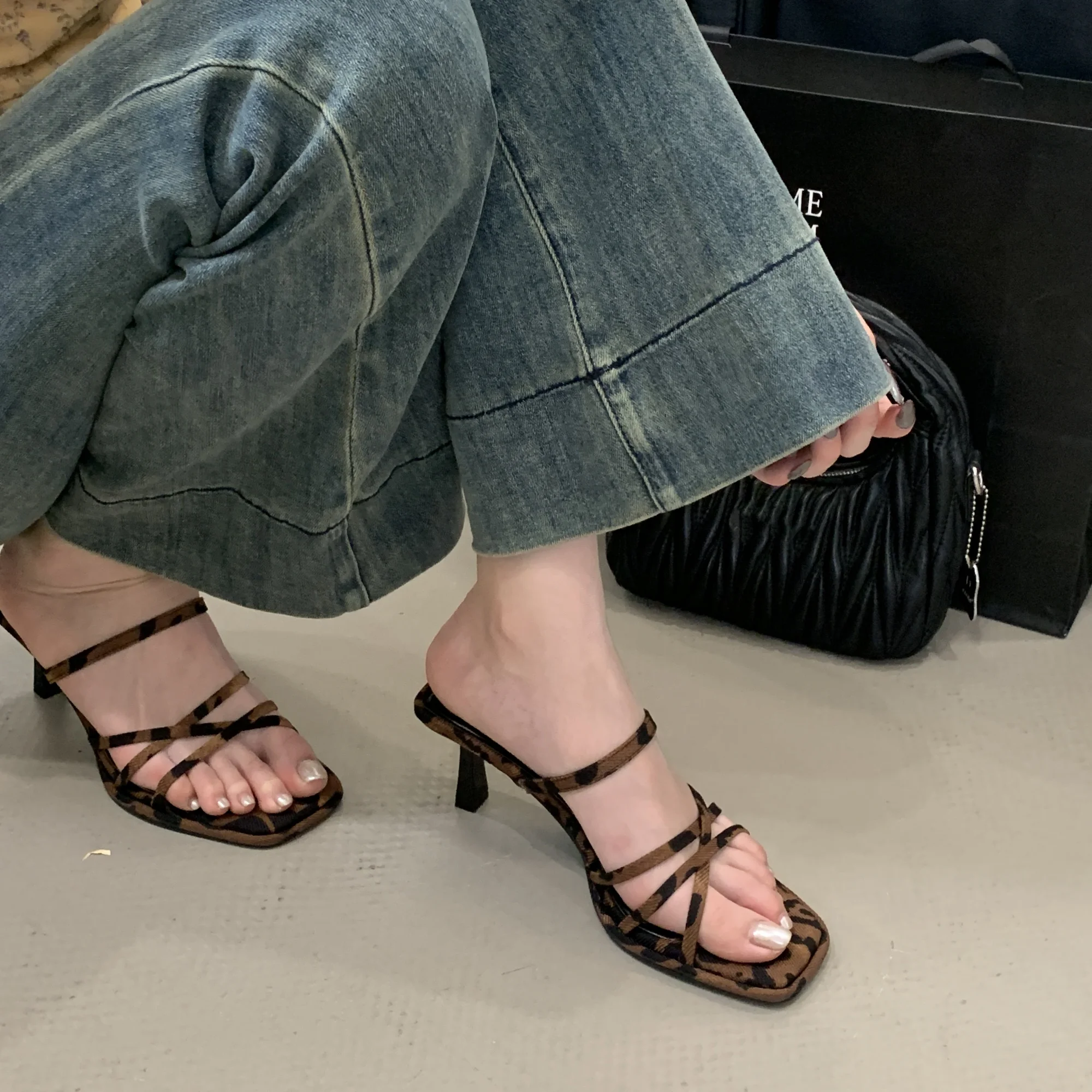 

2025 Summer Women Fashion Square Head Satin Spaghetti Straps Outer Wear Party Wedding Middle Heel Slippers