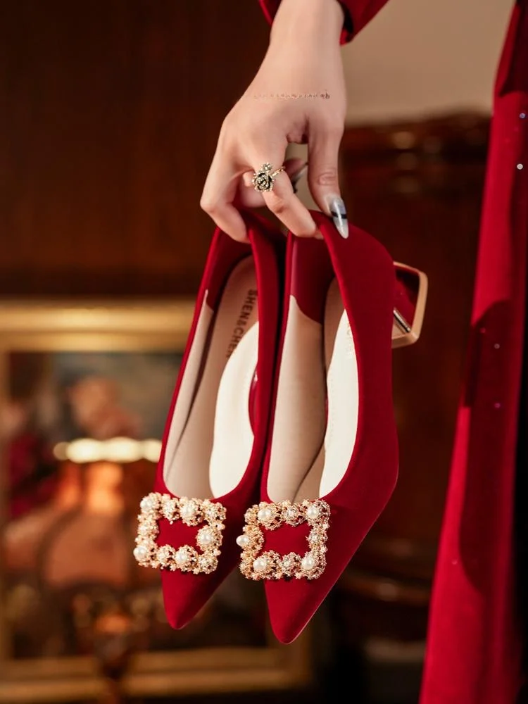 

Новинка 2023 года, китайская свадебная обувь с красной бархатной поверхностью на низком каблуке Single oes для свадебной церемонии, обувь Ele Sle