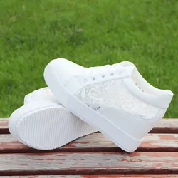Scarpe da ginnastica Casual in rete traspirante in pizzo da donna estive mocassini piatti bianchi tacchi alti zeppe con plateau scarpe da donna Creepers moda