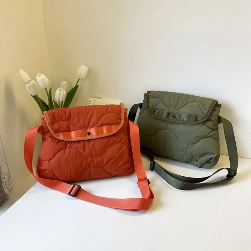 

Premium Women's Messenger Bag In Leather By Famous Designer - Classic Elegant Luxury Brand Crossbody Handbags