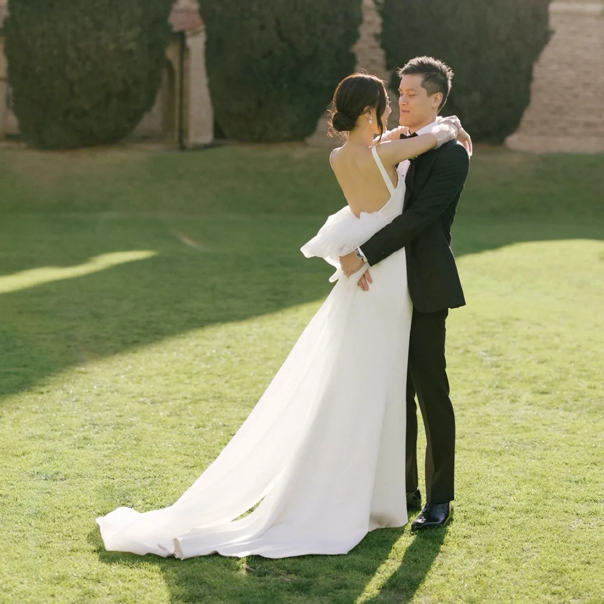 Vestido de novia de satén suave sin mangas con lazo en la espalda, traje de novia con tirantes finos para playa