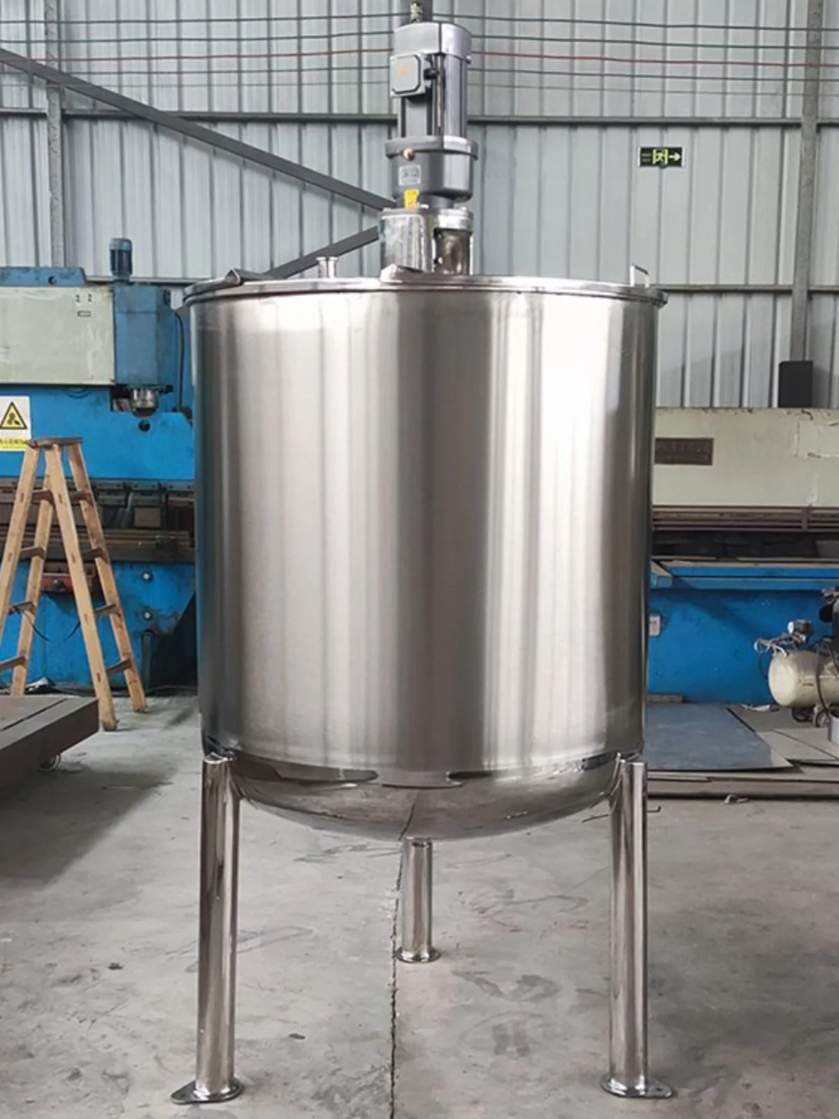 Stainless steel single-layer stirring tank fruit juice beverage liquid hygienic food-grade flat-mouth