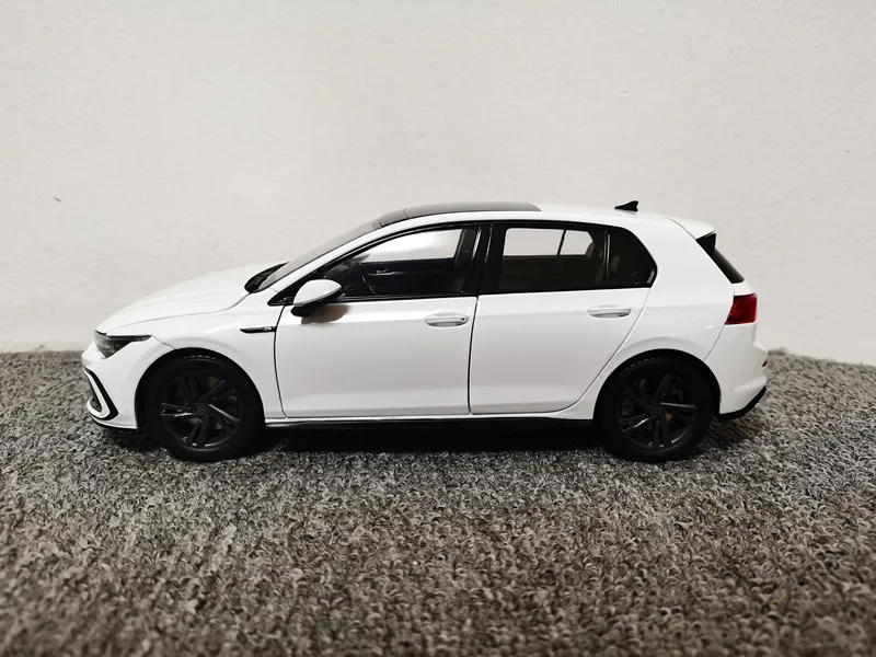 

Оригинальная модель автомобиля Faw-Volkswagen Golf 8-го поколения, модель R-Line 8-го поколения, масштаб 1:18, коллекционная модель из сплава.