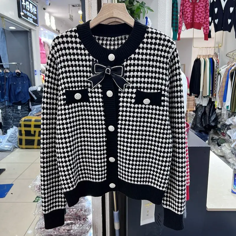 Kleine duftende Wind-Cardigan-Frühlings-Herbst-Oberbekleidung, kurzer Stil, kleines Diamantgitter, lockerer und vielseitiger dicker Strickpullover