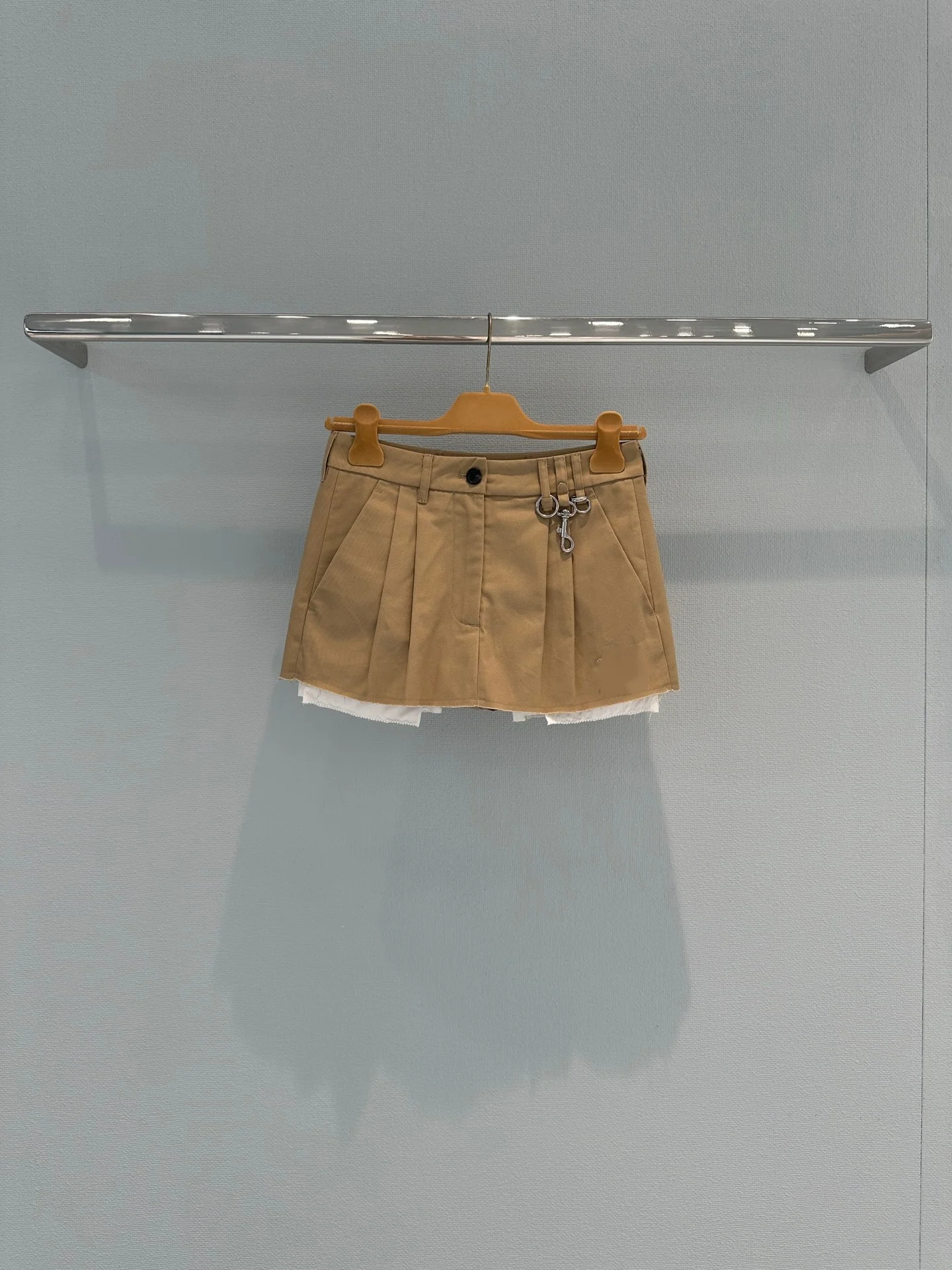 26 New Keychain Workwear Short Skirt, ruffles + metal keychain, skirt hem is a white patching