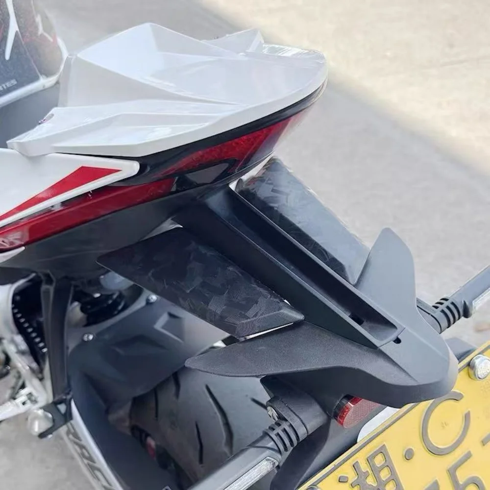 Per ZONTES 703RR, accessori originali di fabbrica - la parte superiore del parafango posteriore imitazione è stata allargata e rialzata