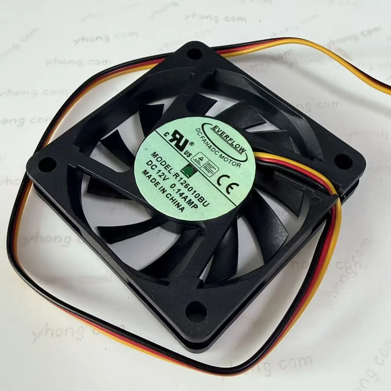 

EVERFLOW R126010BU DC 12V 0.14A 3-wire 60x60x10mm Server Cooling Fan