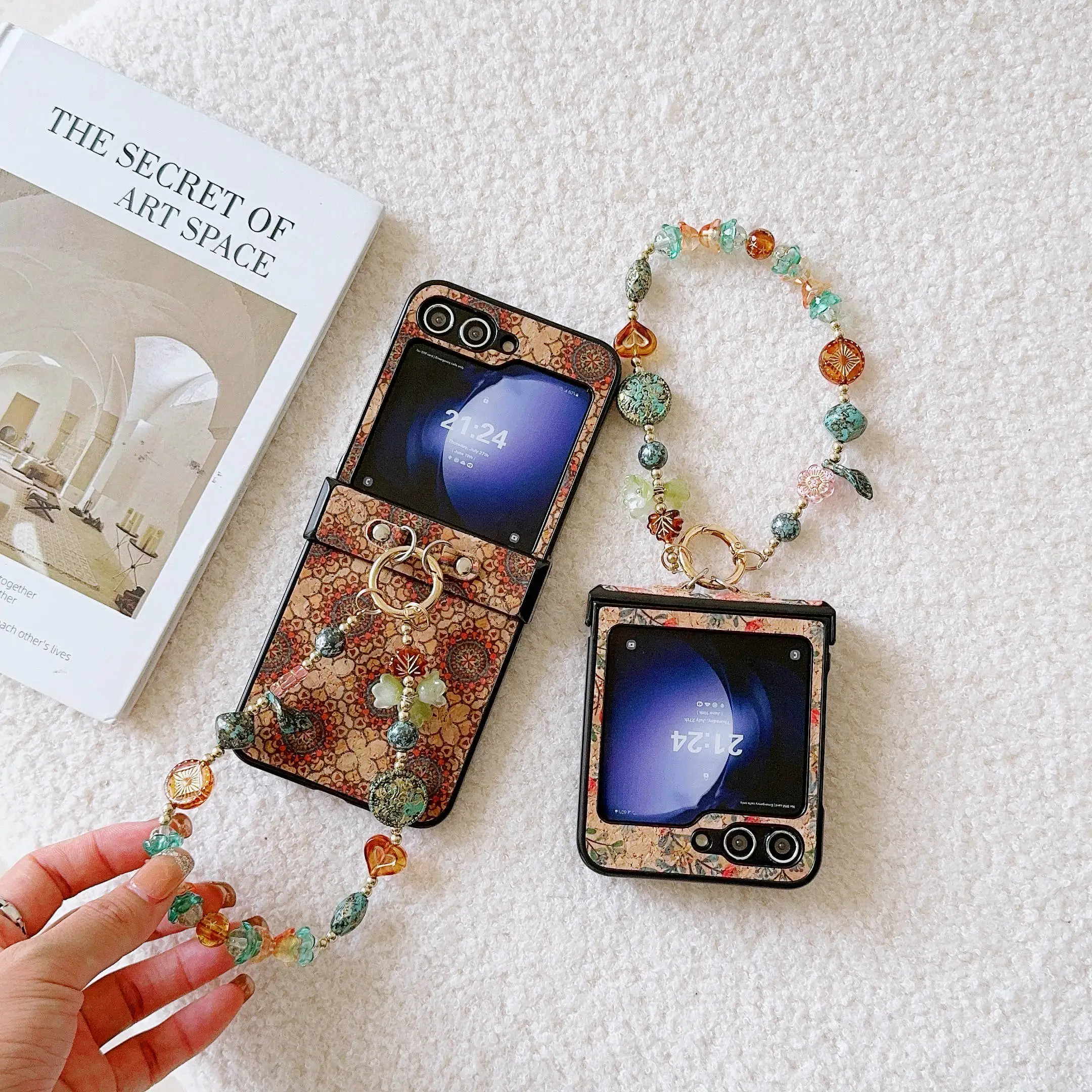 Retro floral prints Wrist Chain Strap PU Leather Cover with Glitter Bead Bracelet For Samsung Galaxy Z Flip 6 5 4 3 Phone Case