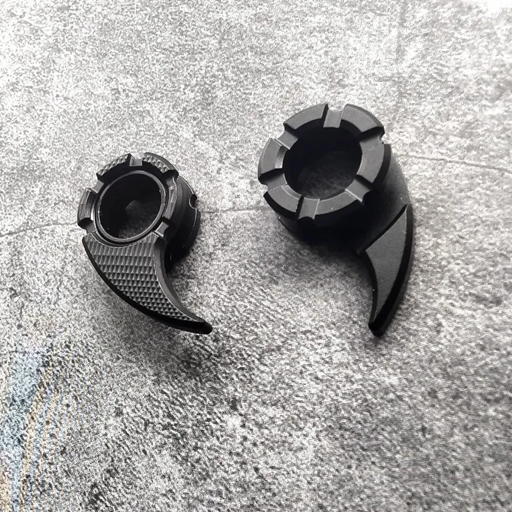 1 Piece Aluminum Alloy Black Tusk Quick-Open Quick-Release Buckle Suitable for Spyderco Folding Knives and Other Round-Hole