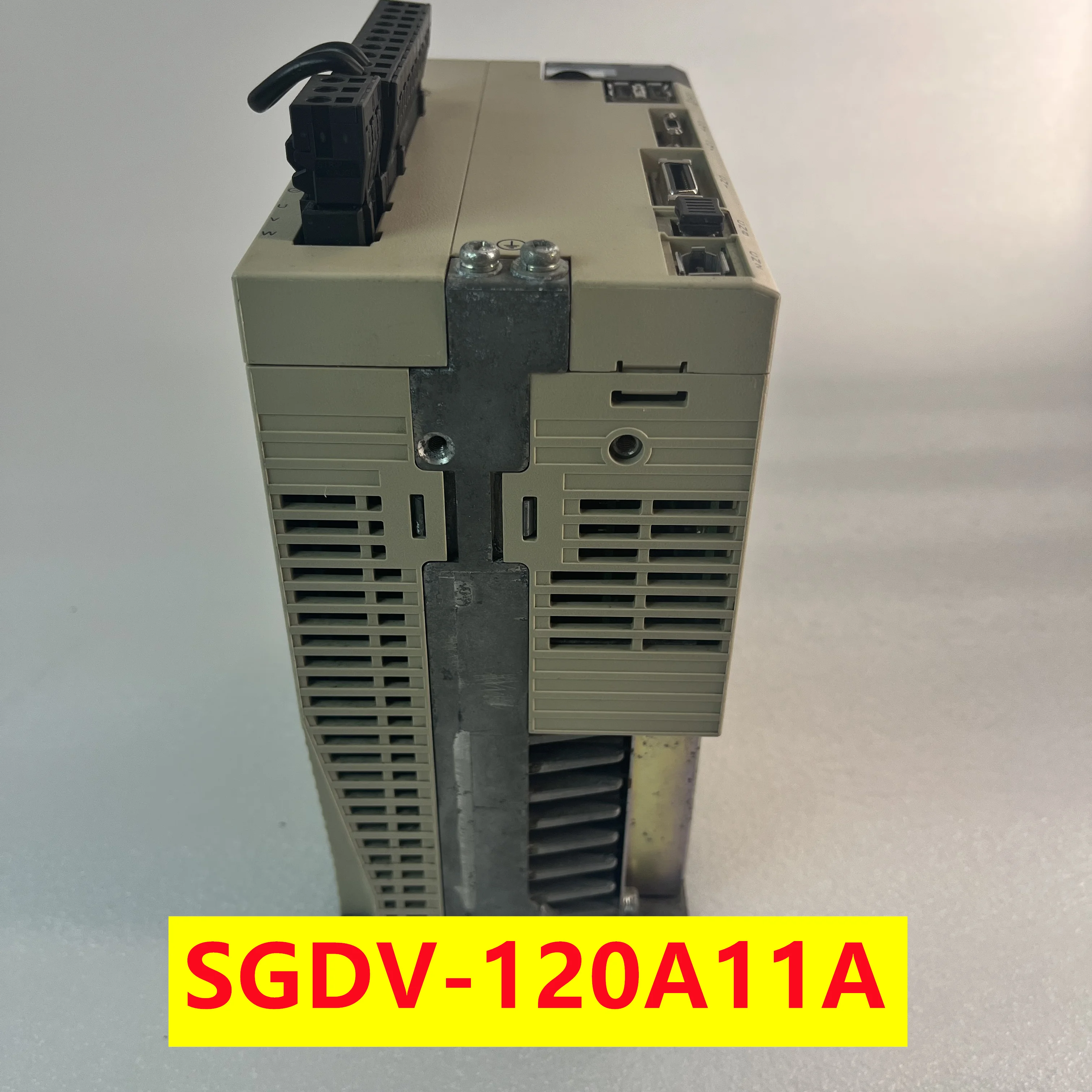 SGDV-120A11A Yaskawa servo drive SGDV-120A01A/A05A/A11A/A01A002000/A1A00200/180/200 warranty 1 year Yaskawa drive