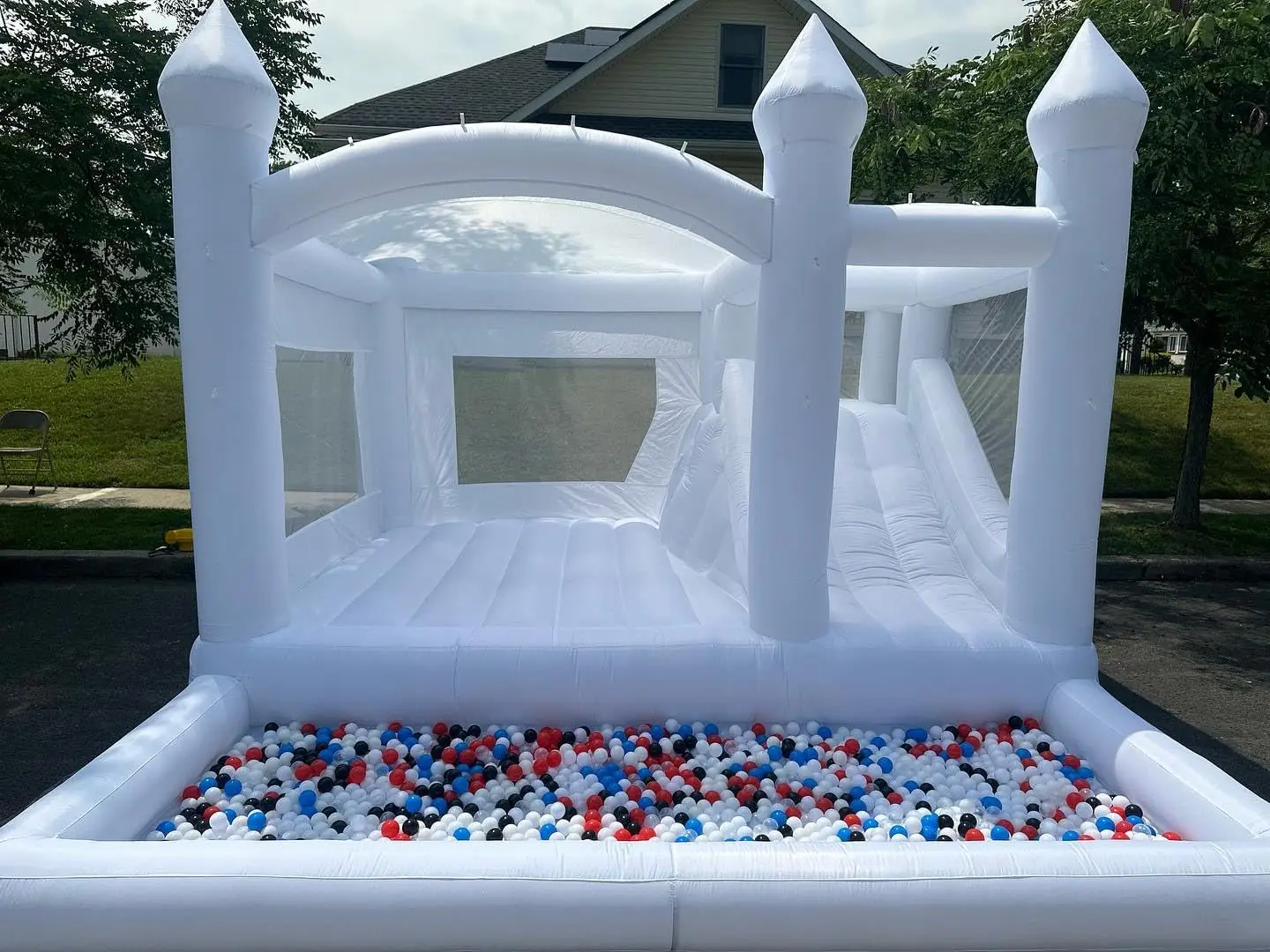 

Inflatable White Bounce Houses With Slide 15FT White Bounce Castle Jumper Bouncy Castle Oxford Wedding Tent for Party Backyard