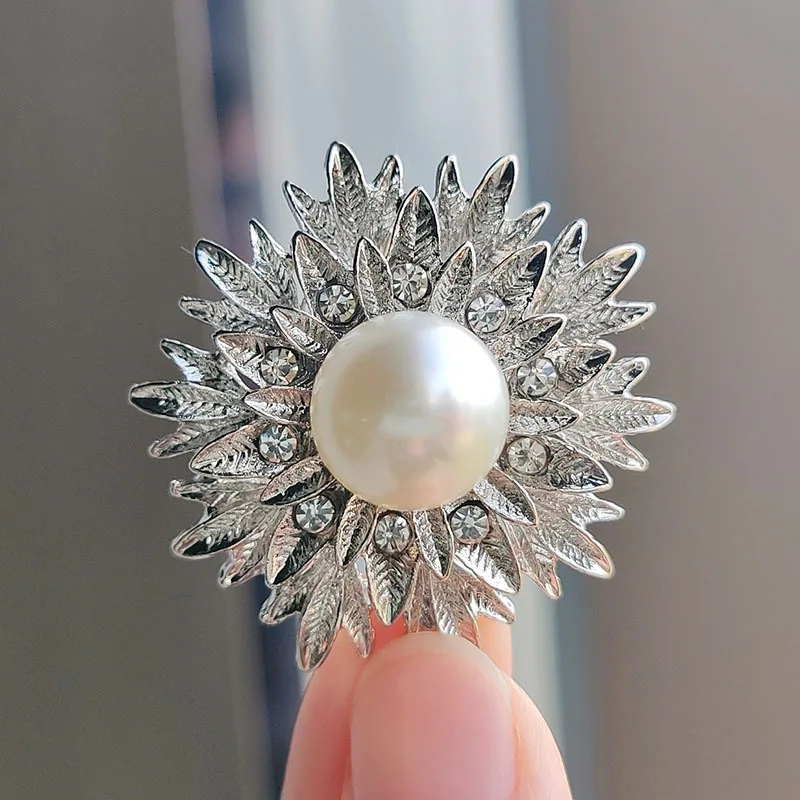 New Shiny Sun flower Brooches For Women Luxury Big Pearl Rhinestone Brooch Pins Jewelry Dress Suit Accessories Wedding Gifts