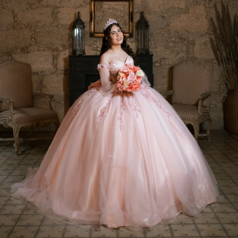 

Розовые блестящие платья Quinceanera с открытыми плечами и блестками, аппликация, кружевной бант, бисер, кристаллы, пышные рукава, вечерние, день рождения, сладкий 16