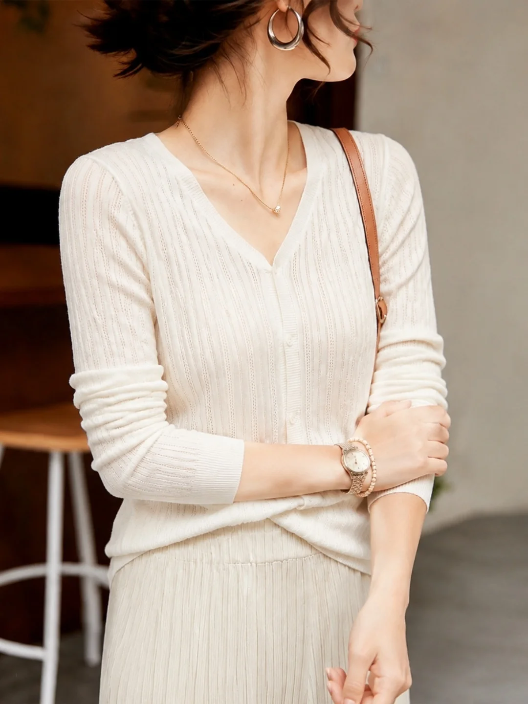 Soft Comfortable Single-Button V-Neck Knitwear Long Sleeve Top Minimalist Style New Autumn Fashion Korean Version Straight Cut