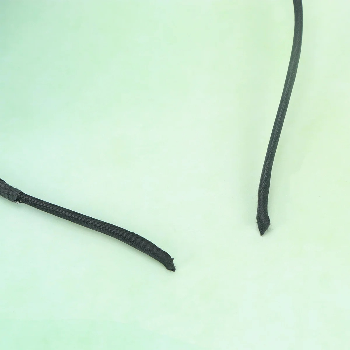 قطعة واحدة من عصابة رأس على شكل زهرة بتصميم أنيق من مادة البولي ايثيلين الفاخرة وخفيفة الوزن ومريحة لحفلات الزفاف وحفلات التخرج للنساء