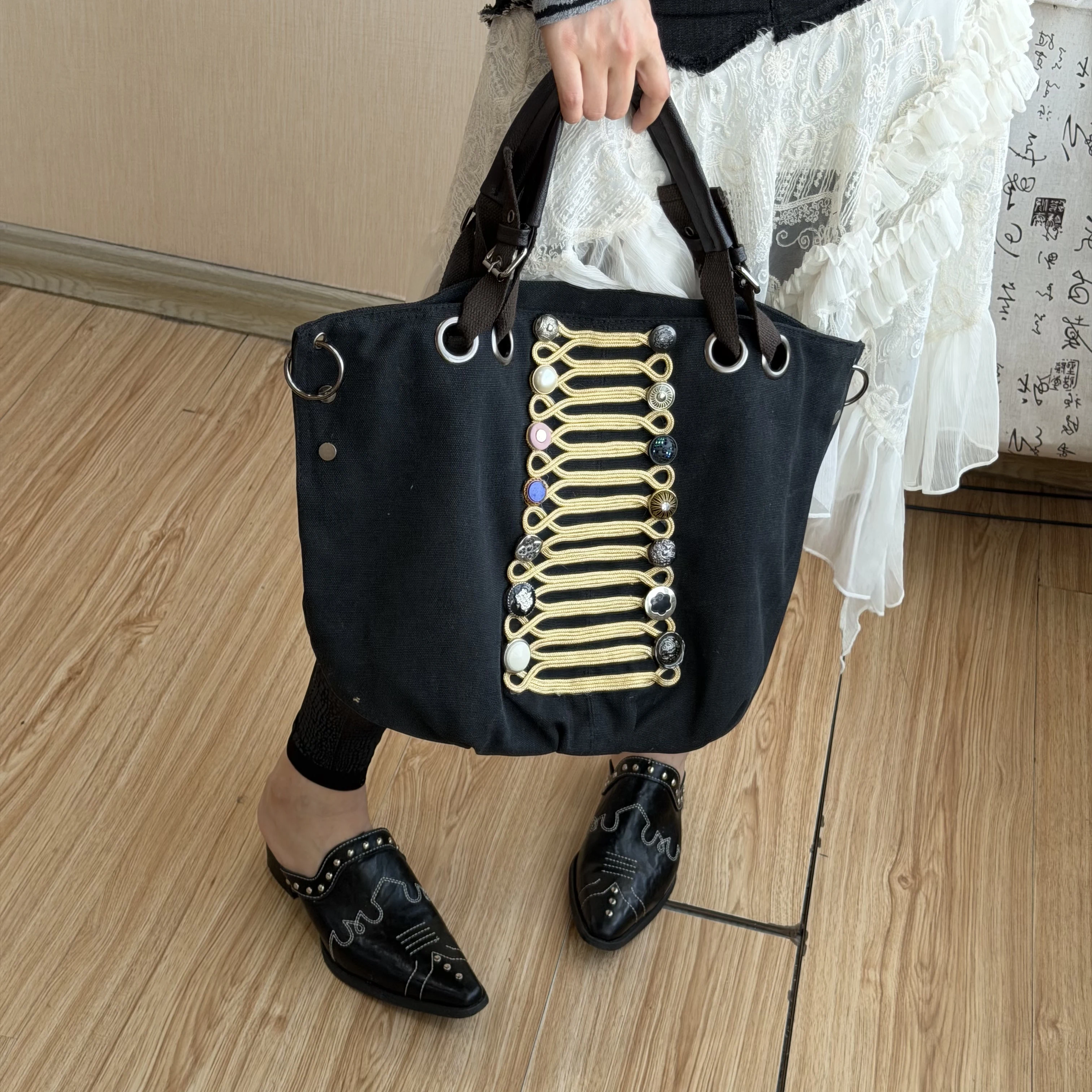 Original Designer Canvas-Tasche für Damen mit Nieten-Verzierung und Metall-Handgriff, Modische Schultertasche für Frauen – Detail 8