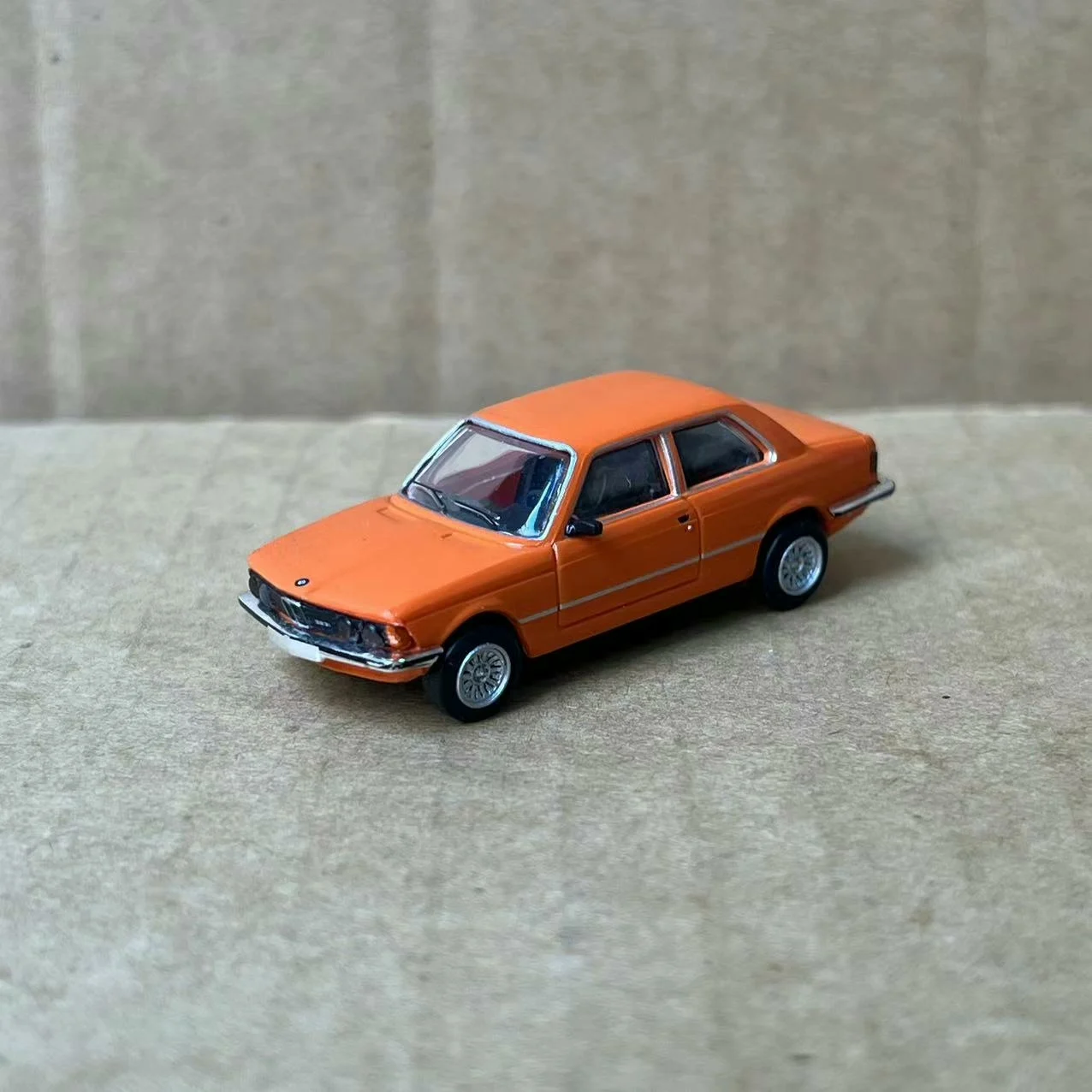 1:87 Ho 3 Series 323i Plastic Car Simulation Vehicle Model Toy Ornament Collectible Gifts