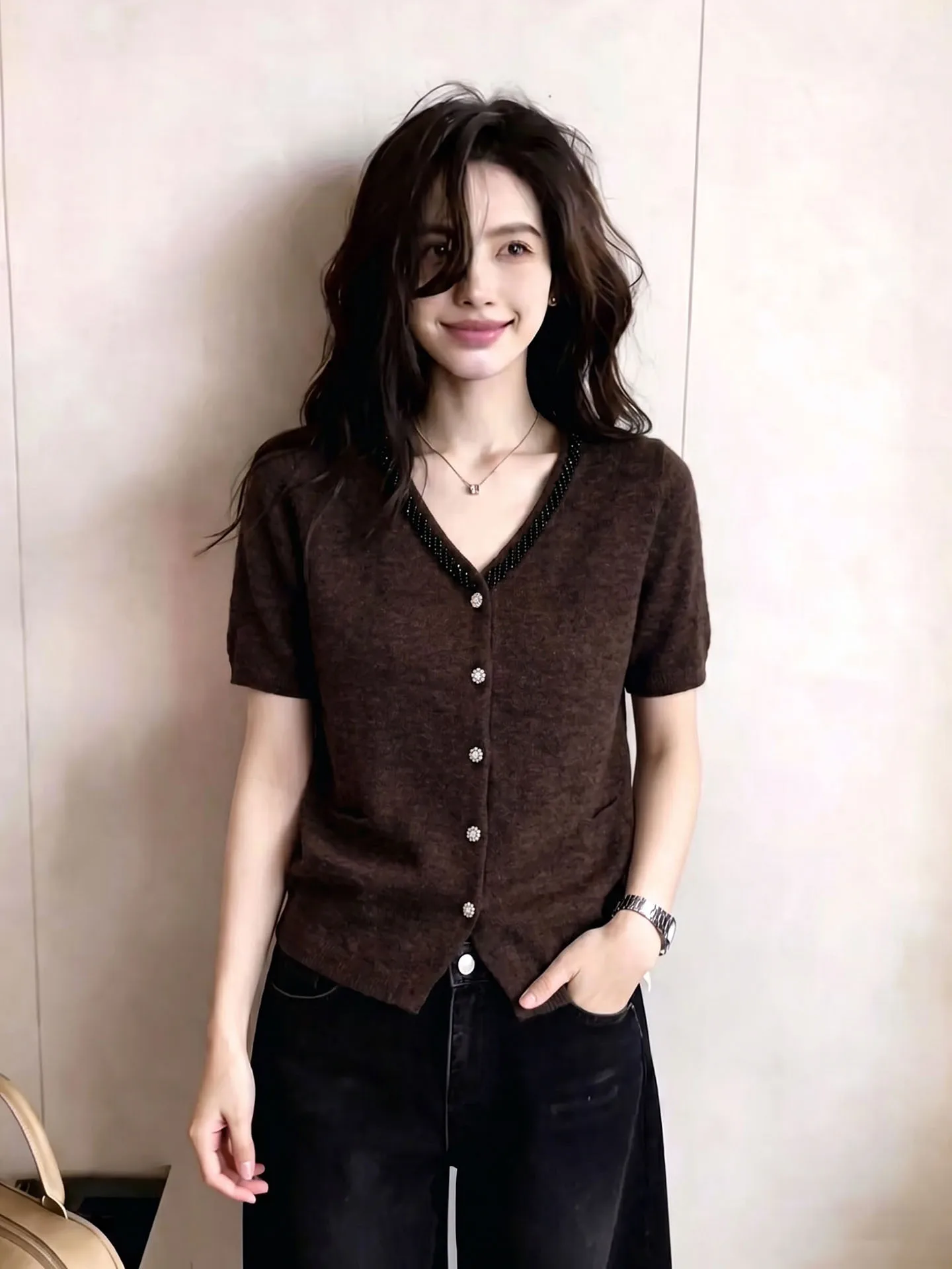 

Elegant V-Neck Short Sleeve Knitwear Summer Fashion Single Button Women's Top Retro Style Versatile Open Cardigan Commute Style