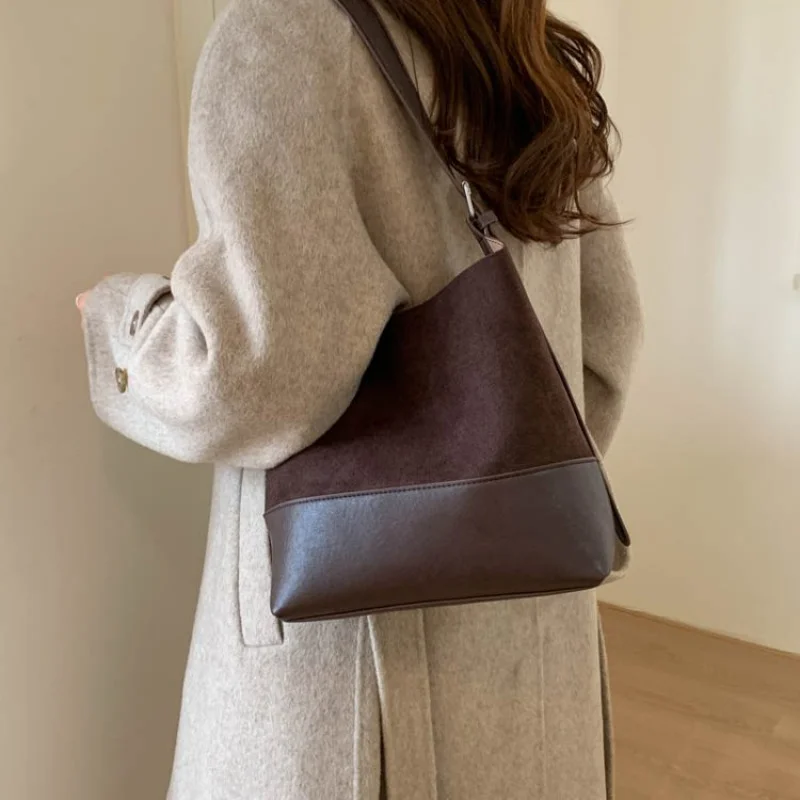 

Women's Handbag Made Of Cove-Printed Leather Boasting Luxembourg Commuter Vintage Spacious Daily Look