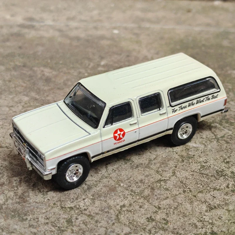 

GreenLight 1:64 1990 Suburban High Simulation Модель автомобиля из сплава Коллекционная игрушка в подарок Сувенир Дисплей Орнамент