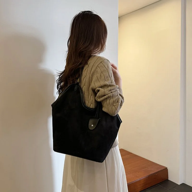 

Women's Tote Bag Crafted From Premium Leather Featuring High-End Quality And Trendy Paris Style​