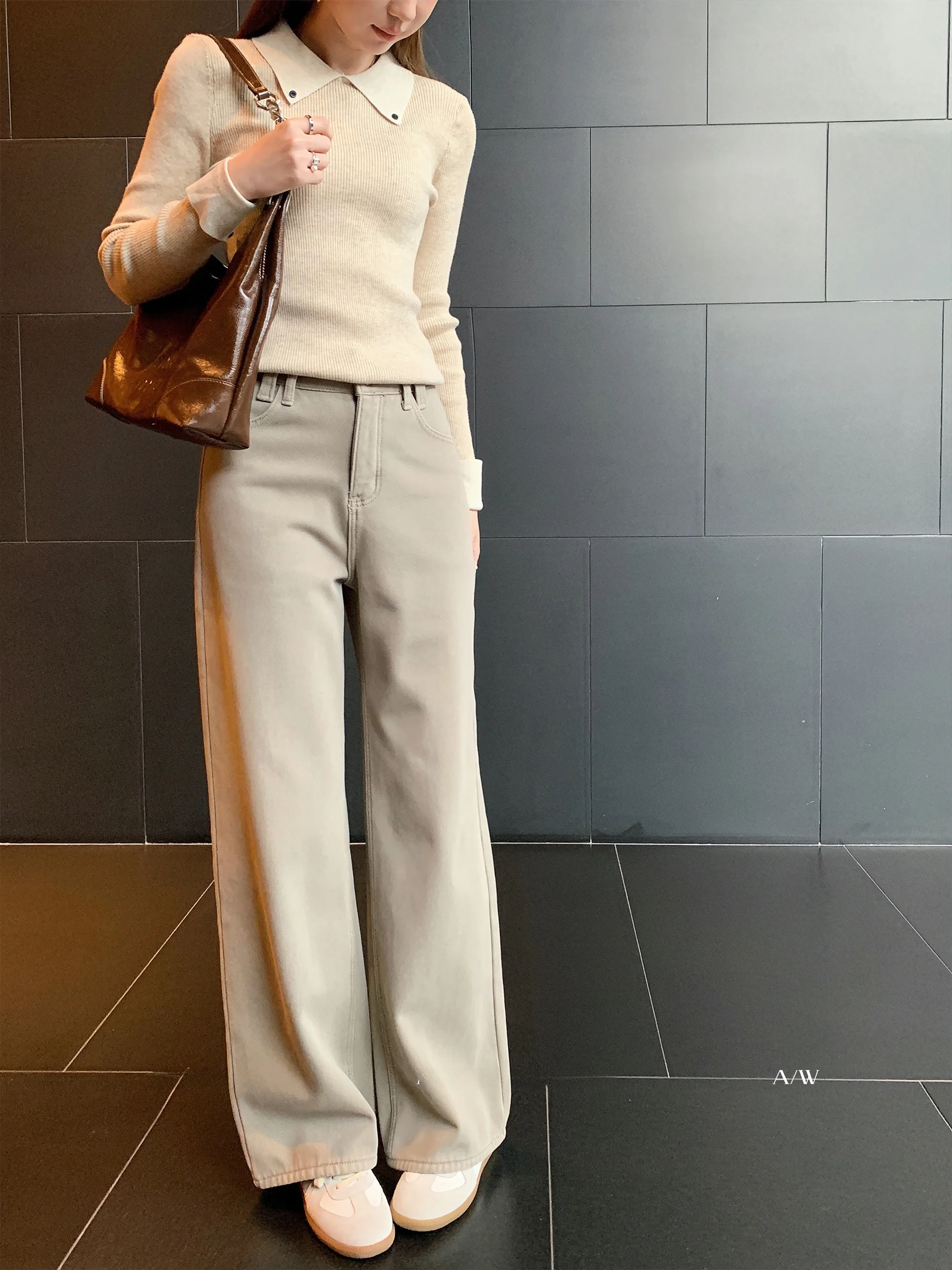

High Waist Wide Leg Denim Jeans Winter Fleece Lined Milk Tea Color Flared Pants Fashionable Straight Leg Long Trousers