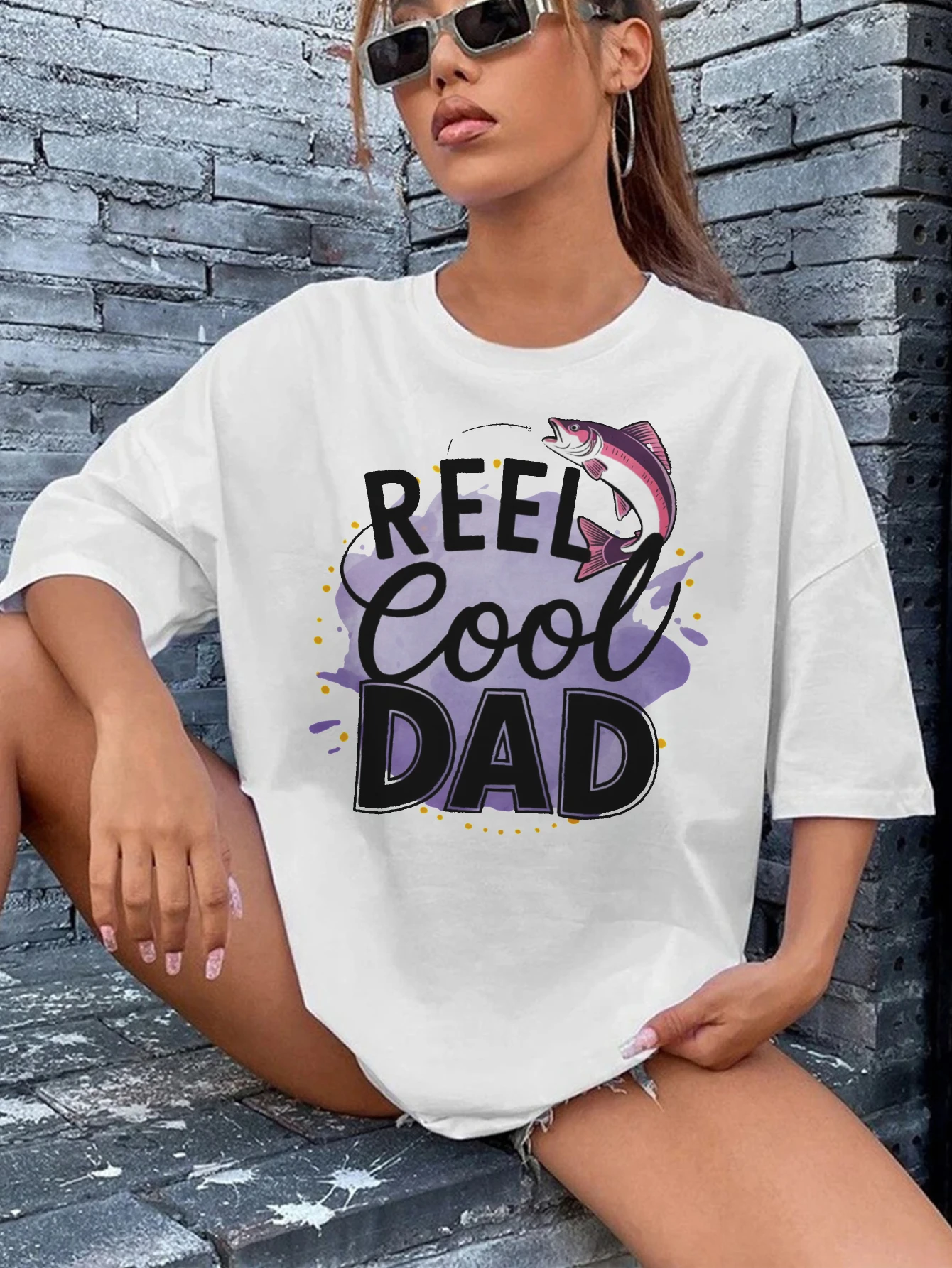 

Reel Cool Dad Женская белая футболка с круглым вырезом Мягкая удобная одежда из чистого хлопка Зимняя рождественская бестселлерная одежда
