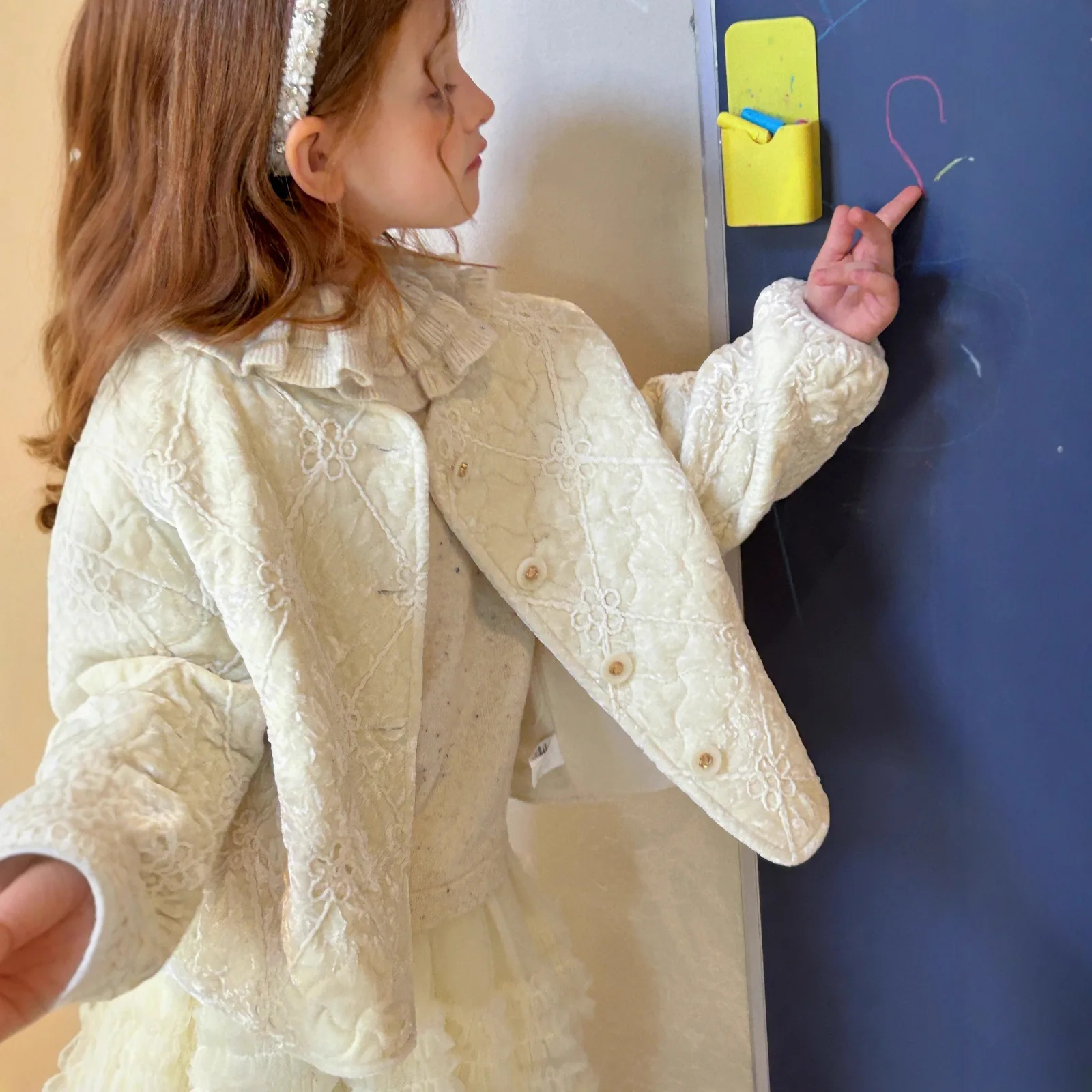 

Girls Outerwear 2025 Autumn Winter New Item with Cotton Clip Embroidery Flower Cardigan Daily Sweet and Cute Stylish and Casual