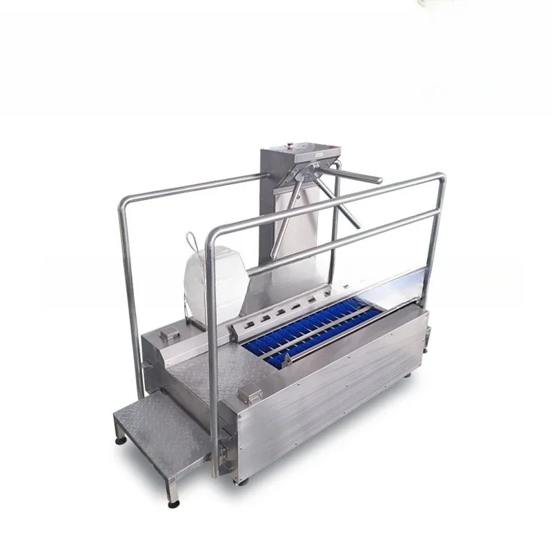 Sole cleaning machine with access control Sole cleaning machine can control the sole cleaning time of personnel