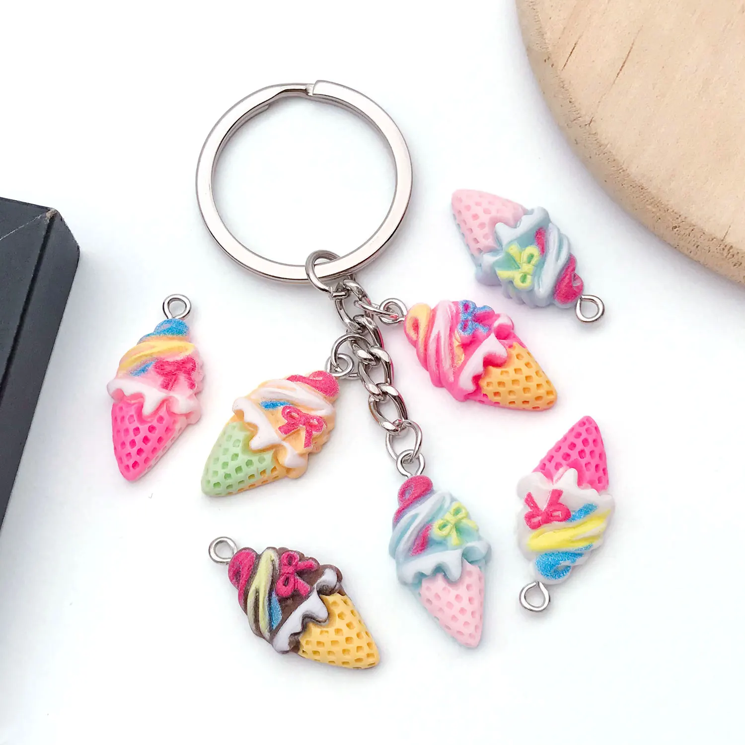 12 ciondoli realistici a cono di gelato - pendenti da dessert in resina per gioielli fai da te e decorazioni per la custodia del telefono