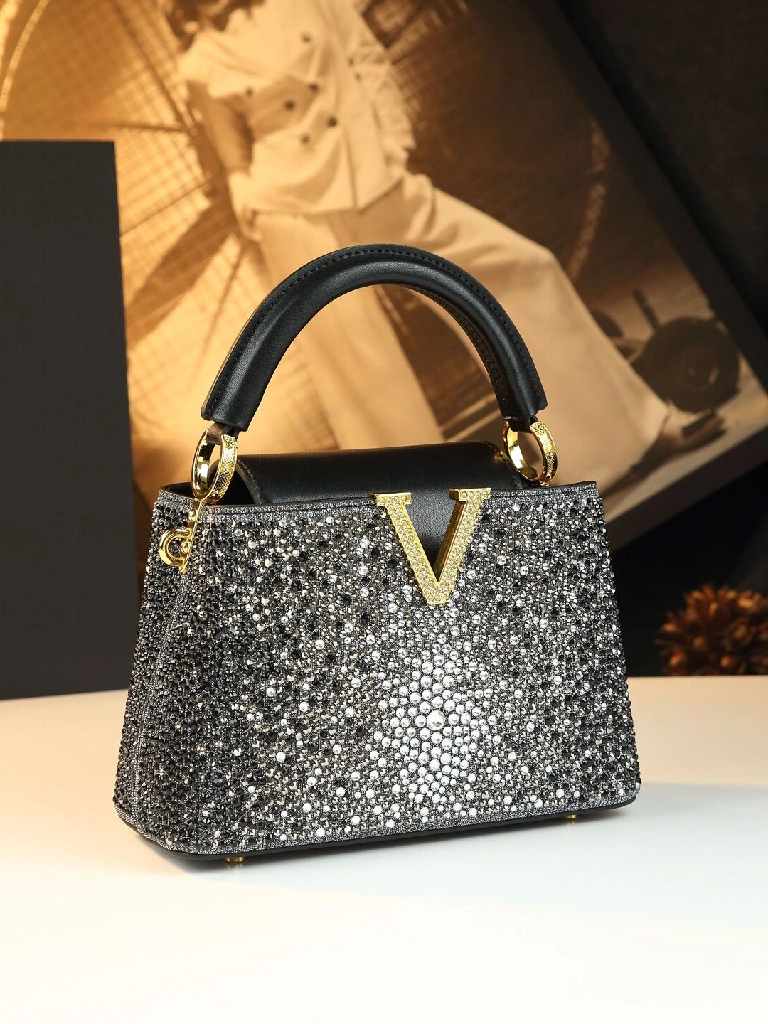2026 New Women's Bag Versatile Single Shoulder Luxury Atmosphere Handbag Diamond Embedded Small Leather Crossbody Bag