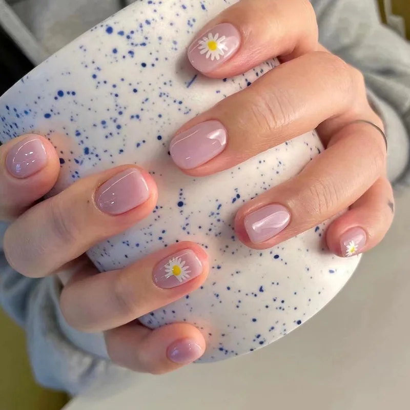 24 sztuk jasnopurpurowy poręczny Nail Art śliczne białe Daisy odpinany fałszywe paznokcie Mini krótkie sztuczne paznokcie naciśnij na paznokcie z zestawem kleju