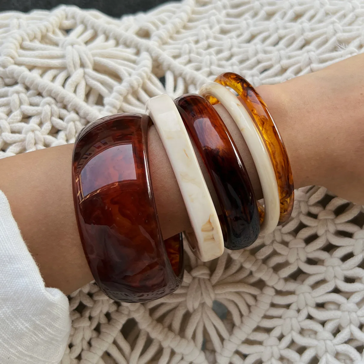 SHIXIN 5 Styles Vintage Brown Off White Thick Resin Acrylic Bangle Bracelet for Women Trend Irregular Geometry Round Wide Bangle