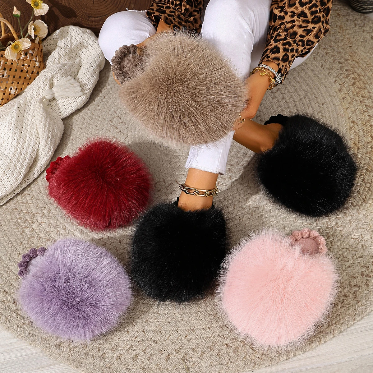 Women Warm Fluffy Closed Toe House Slippers Large Pom‑pom Ornament Soft Non‑Slip Sole Cozy Indoor Outdoor Winter Casual Footwea