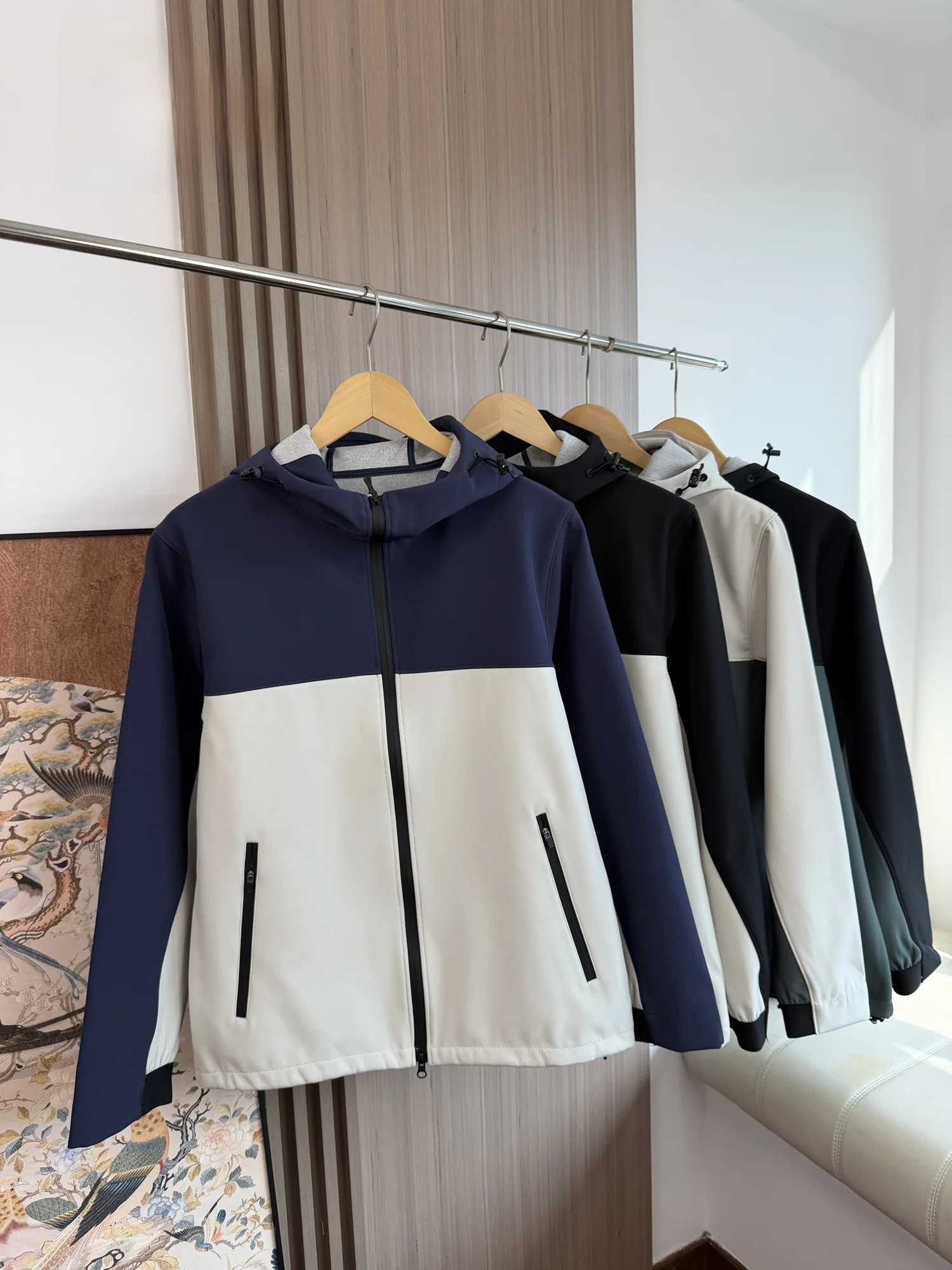 

Unisex Windproof Softshell Jacket Hooded Outerwear Fashionable Urban Style Youth Casual Long Sleeve Standard Fit Spring Autumn