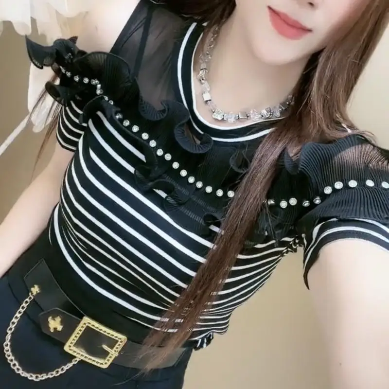 T-shirt à manches courtes en coton pour femmes, haut à volants décontracté mince, t-shirt perlé tout match, mode sexy, hors de l'initiative, nouveau, été