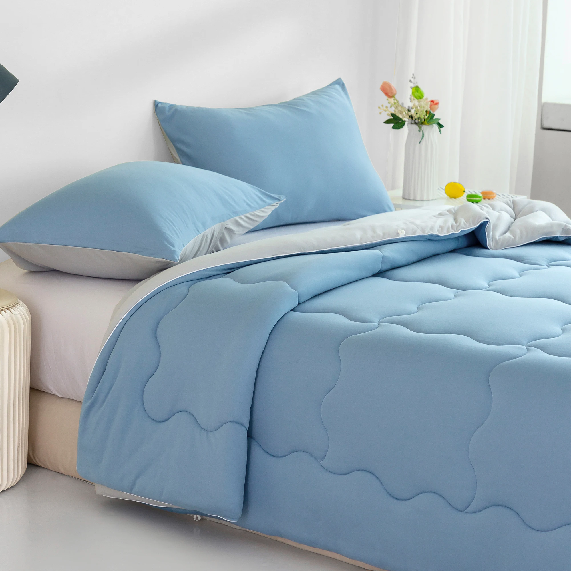 

Cozy Fully Breathable Bedding comforter sets,light blue and grey,The224*234cm is 88inch*92 inch ,fitted for Full/Queen Size Bed.