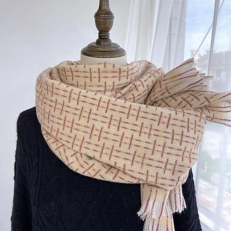 New Fashion Checkered Scarf Women's Korean Edition Fashion Tassel Shawl Neck