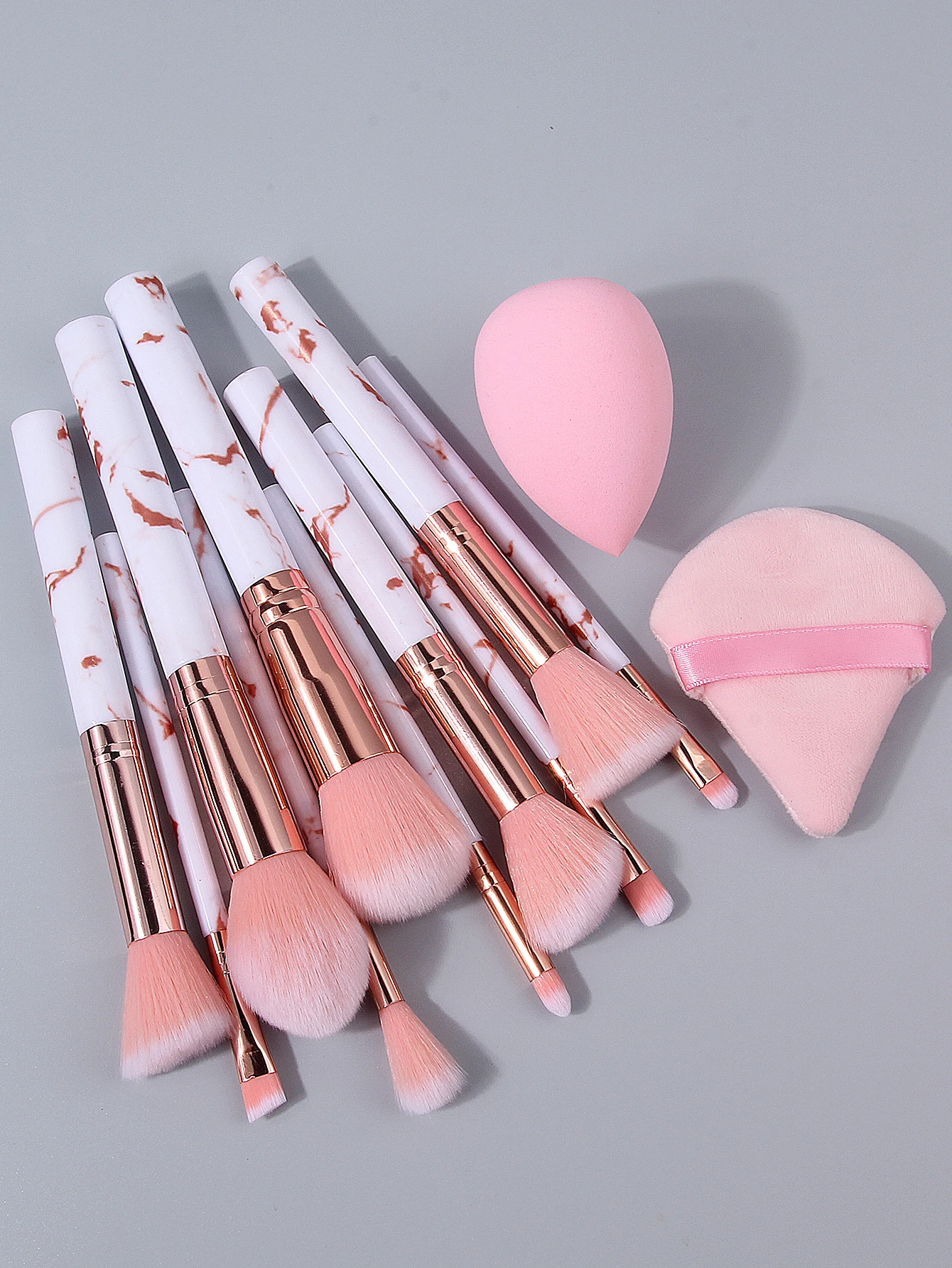 10PCS Beginner Makeup Brush Set: Loose powder, blush brush, eyeshadow brush +2 PCS makeup sponges, portable for daily makeup