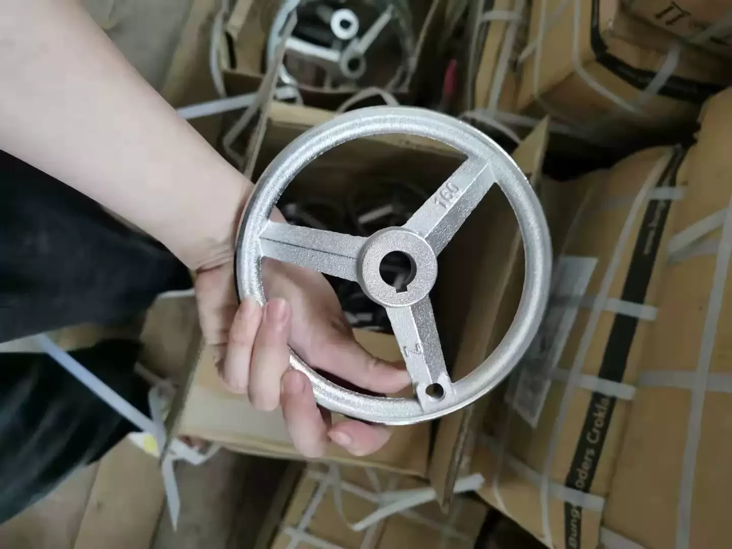 Iron handwheel, cast iron chrome plated handwheel, machine tool handwheel, circular center handwheel, diameter 80-250mm
