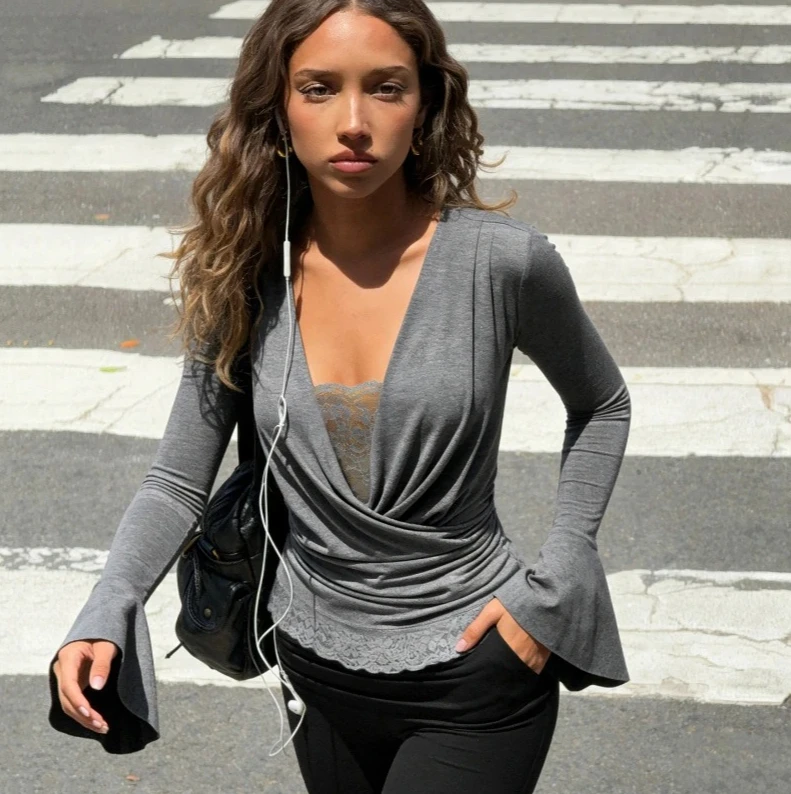 

Женская кружевная блузка с эффектом двухслойности, сексуальный облегающий топ с глубоким V-образным вырезом, элегантный женский топ с длинными рукавами и эффектом морщин