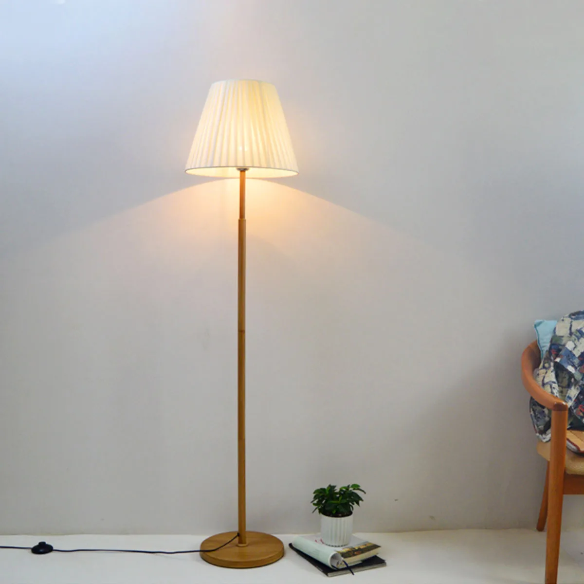 

1Pcs Beige Pleated Cloth Lamp Cover Stylish Replacement Shade for E27 Base Lamps Home Living Room Office Decoration