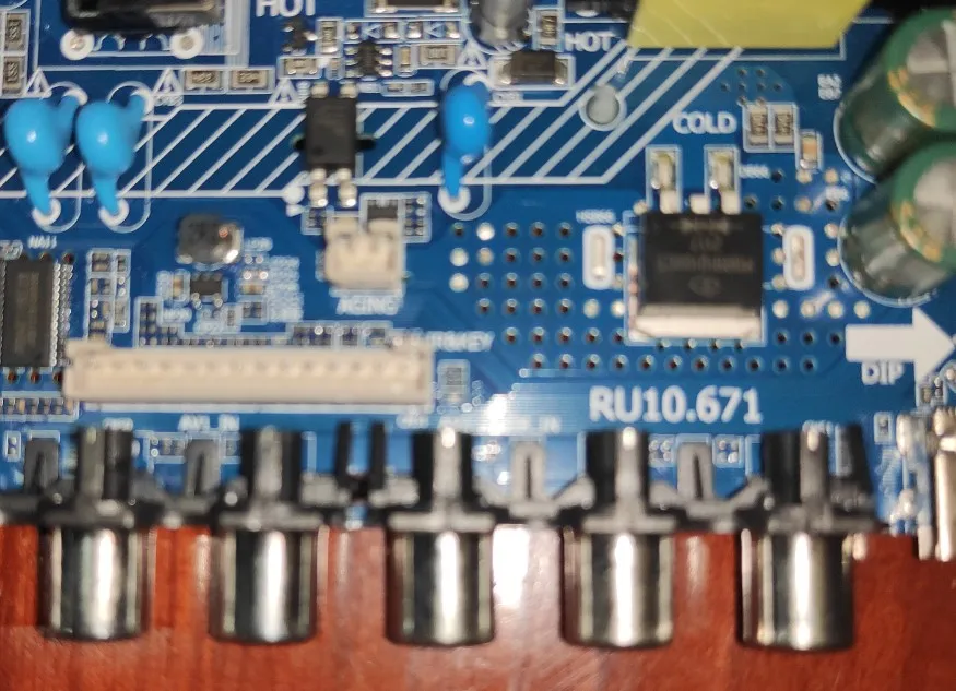 Free shipping! RU10.671  Three-in-one TV motherboard  350MA   35--40v  working   good