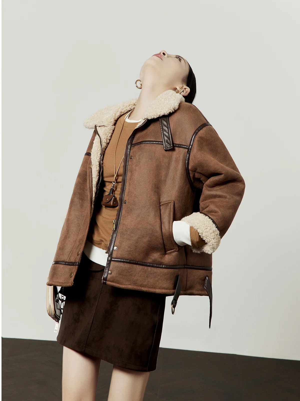 เสื้อโค้ทผู้หญิงสไตล์ลำลอง สีน้ำตาลกาแฟ คอตั้ง แต่งขนเฟอร์ แนวมอเตอร์ไซค์  คอลเลคชั่นใหม่ ฤดูใบไม้ร่วง