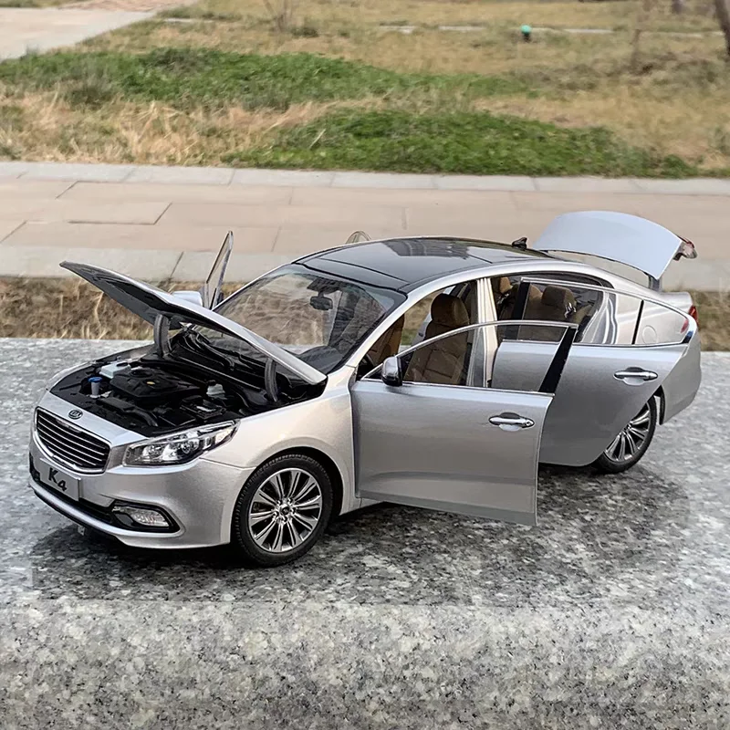 Modellino K4 Auto in Metallo: La Scelta Perfetta per Appassionati e Collezionisti
