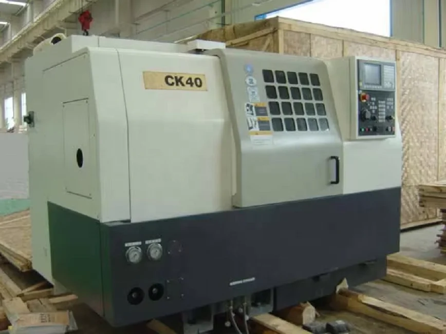 중국산 슬랜트 베드 CNC 선반 CK32 (갱 툴 또는 터렛 포함, 테일스톡 없음) CE 인증, 금속 가공에 높은 효율성 제공