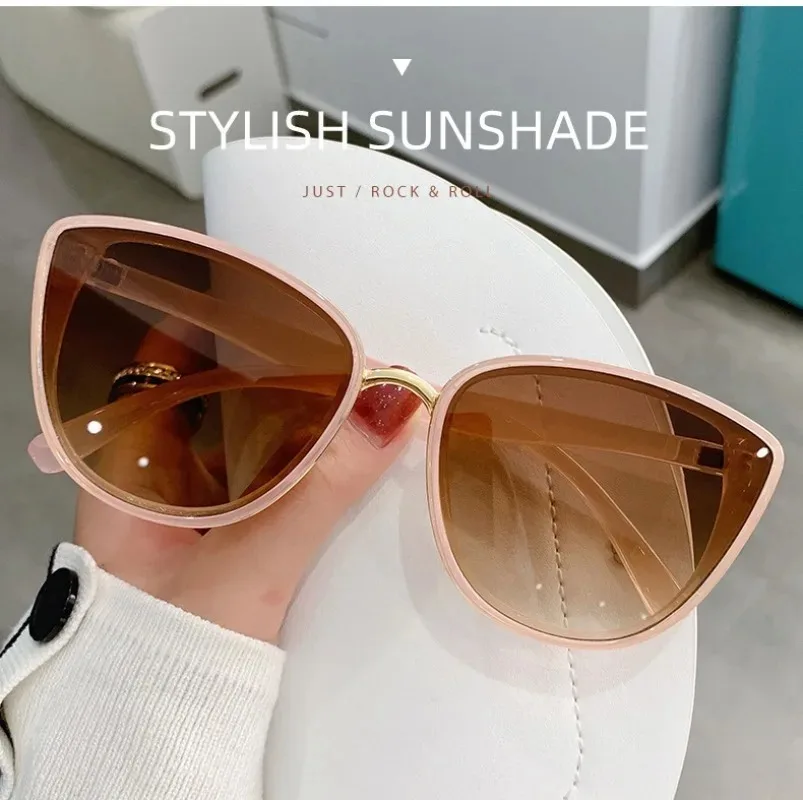 

2026 New Fashion Cat Eye Sunglasses for Women Luxury Classic Retro Shades Unique Women's Travel Accessory UV400 Protection