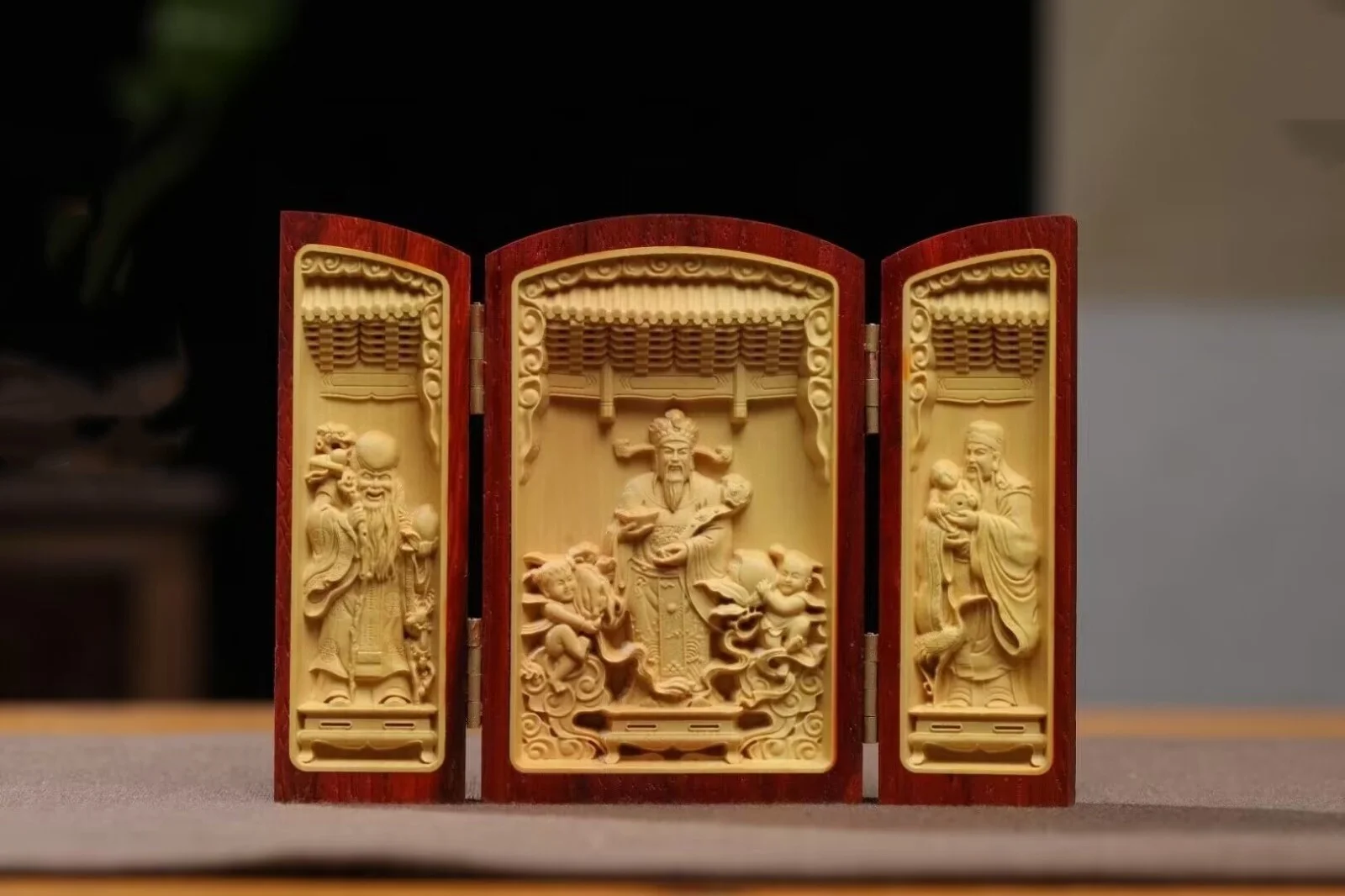 Mini Chinese Boxwood Inlaid Redwood Wood Hand Carved Buddha Box Statue