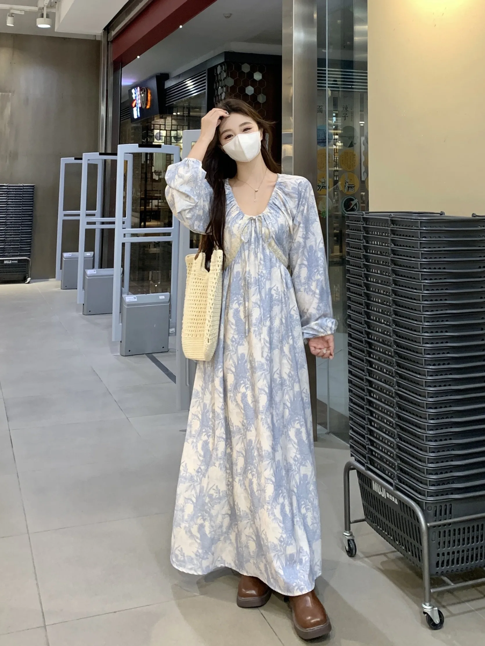 

Новая осенняя женская платье-миди с цветочным принтом, V-образным вырезом, длинными рукавами, французским кроем, свободного силуэта, А-образная юбка, большие размеры